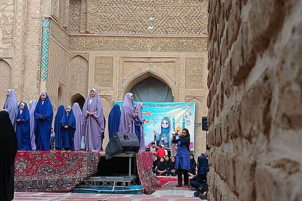 جشن بزرگ دخترانه به‌مناسبت دهه کرامت