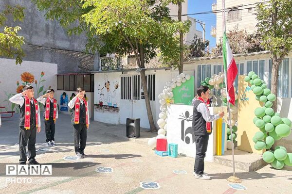 آغاز سال تحصیلی در مدرسه غیردولتی ایمان بجنورد با اجرای گارد پرچم