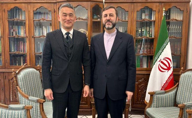 رایزنی غریب‌آبادی و سفیر ژاپن درباره موضوع هسته‌ای و رفع تحریم‌ها