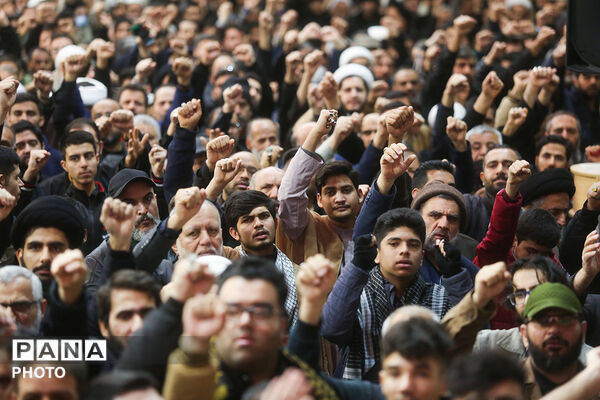  تشییع پیکرهای مطهر وزیر شهید اطلاعات و خانواده اش در قم