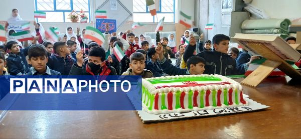 برگزاری جشن دهه فجر با برنامه‌های ورزشی و فرهنگی در دبستان شهید ابوالفضل