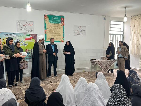آیین تجلیل از برگزیدگان مسابقات قرآنی، فرهنگی و هنری در خاتم