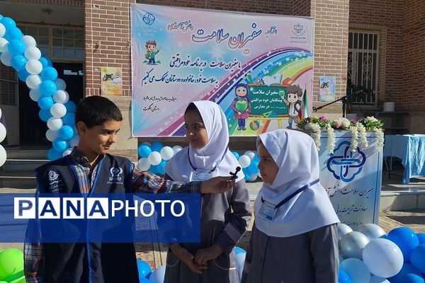 سفیران سلامت پیشگامان خود مراقبتی در مدارس 