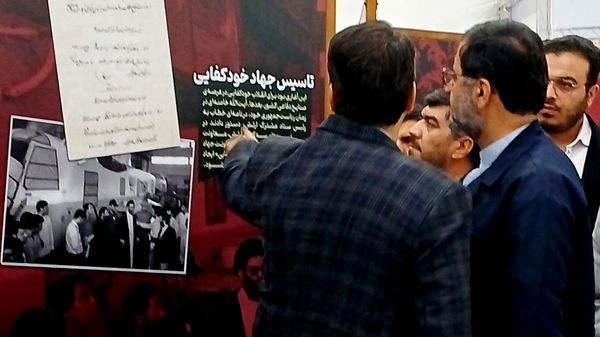 نمایشگاه «در لباس سربازی»