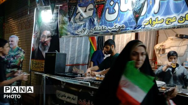گذری بر چایخانه امام زمان (عج) در چهل و پنجمین شب از اجتماعات مردمی 