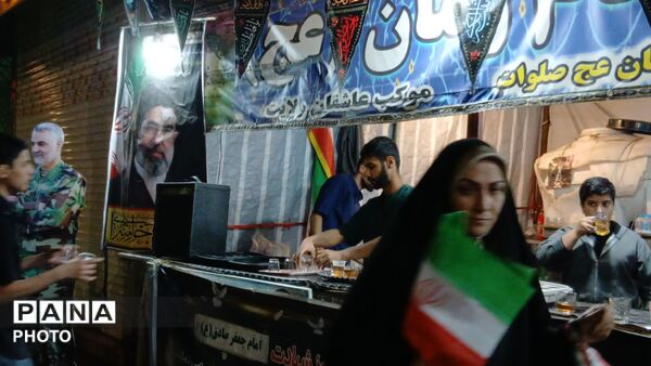 گذری بر چایخانه امام زمان (عج) در چهل و پنجمین شب از اجتماعات مردمی 