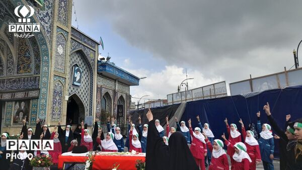 تشییع نمادین رهبر شهید