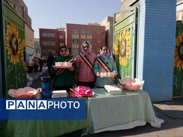 موکب دانش‌آموزی مدرسه ۲۲ بهمن به‌مناسبت ولادت حضرت مهدی (عج)