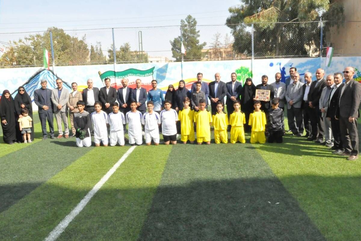 گرامیداشت شهدای والامقام و افتتاح زمین چمن مصنوعی و اتاق ورزش دبیرستان منتظرین شاهد ورامین