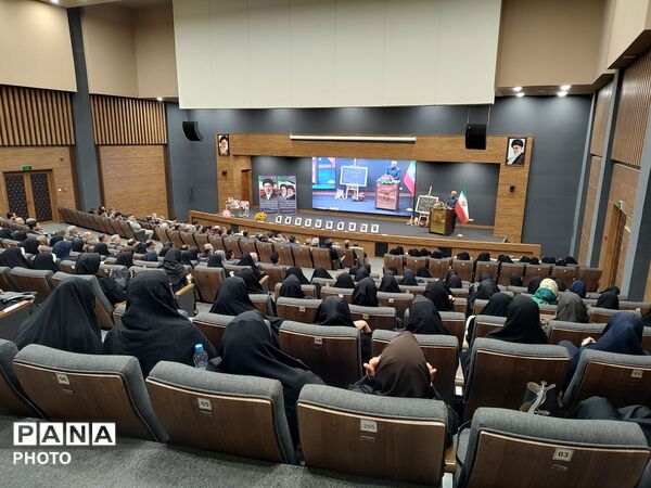 آیین تجلیل از معلمان نمونه آموزش و پرورش ناحیه سه مشهد 