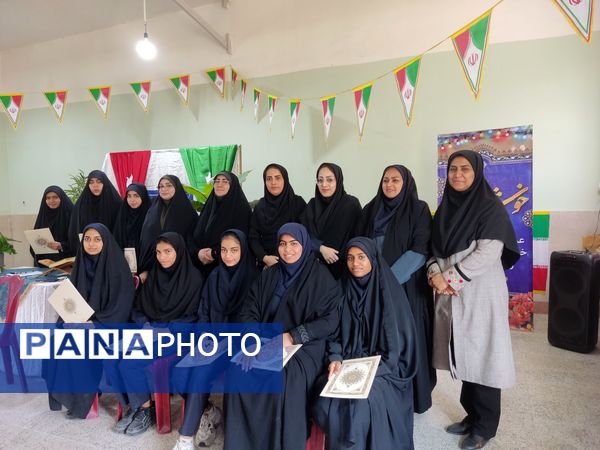 نمایشگاه دست‌سازه‌های دانش‌آموزی و تجلیل از فعالان نماز 