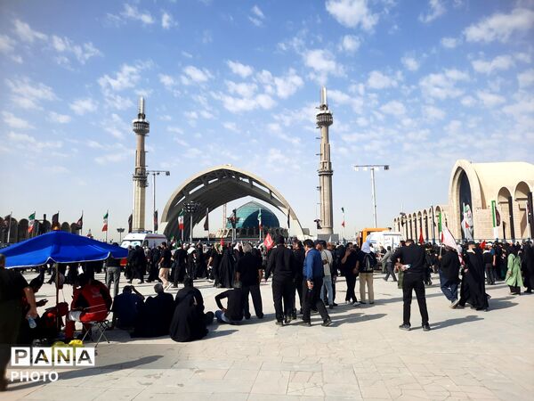 اولین روز وداع با شکوه با رهبر شهید و خانواده بزرگوارشان 
