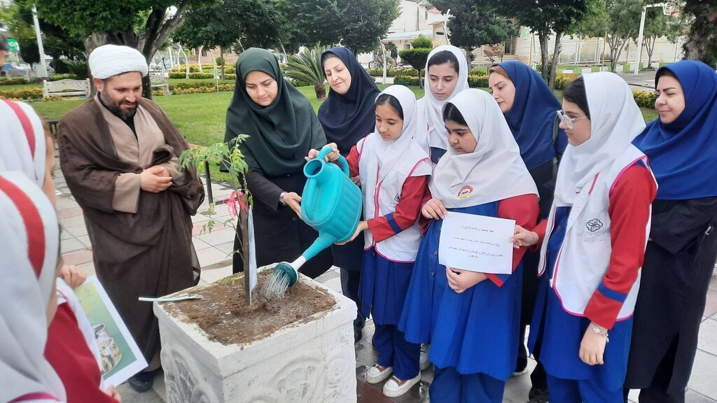 غرس نهال به یاد ماکان نصیری سبب تعمیق فرهنگ ایثار می‌شود