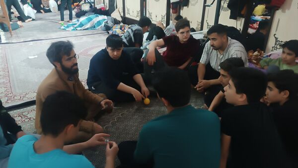 ساخت پل ماکارونی توسط معتکفین اعتکاف دانش آموزی سه روز در بهشت