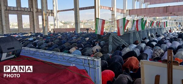 برپایی نماز عید فطر در مصلی ساوجبلاغ