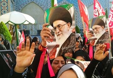 خروش میلیونی مردم در مشهد مقدس؛وداع تاریخی با رهبر شهید ایران در جوار حرم رضوی 