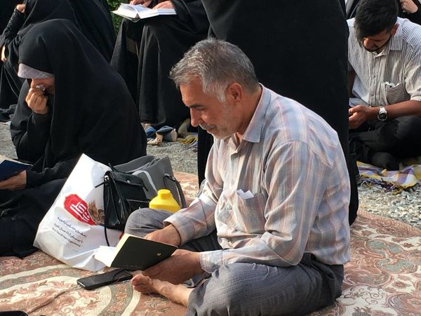 برپایی مراسم دعای عرفه در گلستان شهدای اصفهان