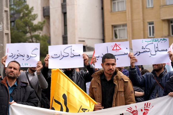 غرش خشم انقلابی دانشجویان دانشگاه آزاد مشهد علیه صهیونیسم و فریاد همبستگی با غزه
