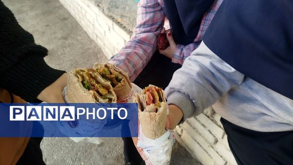 نمایشگاه و بازارچه کارو فناوری در دبیرستان پیرایش یک