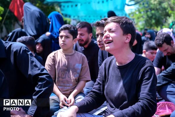 مراسم باشکوه ظهر عاشورا در حسینیه خیمه‌الانتظار مشهد مقدس