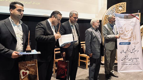 بزرگداشت‌ هفته پیوند و تجلیل از انجمن‌های اولیا و مربیان برتر استان مرکزی در سطح کشور