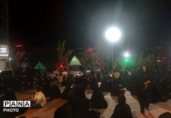عزاداری شب عاشورا باحضورگسترده عاشقان حسینی