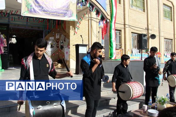 آیین نواختن زنگ استکبارستیزی در یوم‌الله 13 آبان