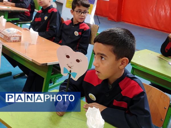 زنگ بهداشت دهان و دندان در دبستان معلم دوره اول نواخته شد