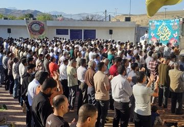 جشن بندگی و اقامه نماز عید فطر در حاجی‌آباد 