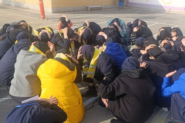 بیست و هفتمین مانور زلزله و ایمنی در دبیرستان مهر نیشابور