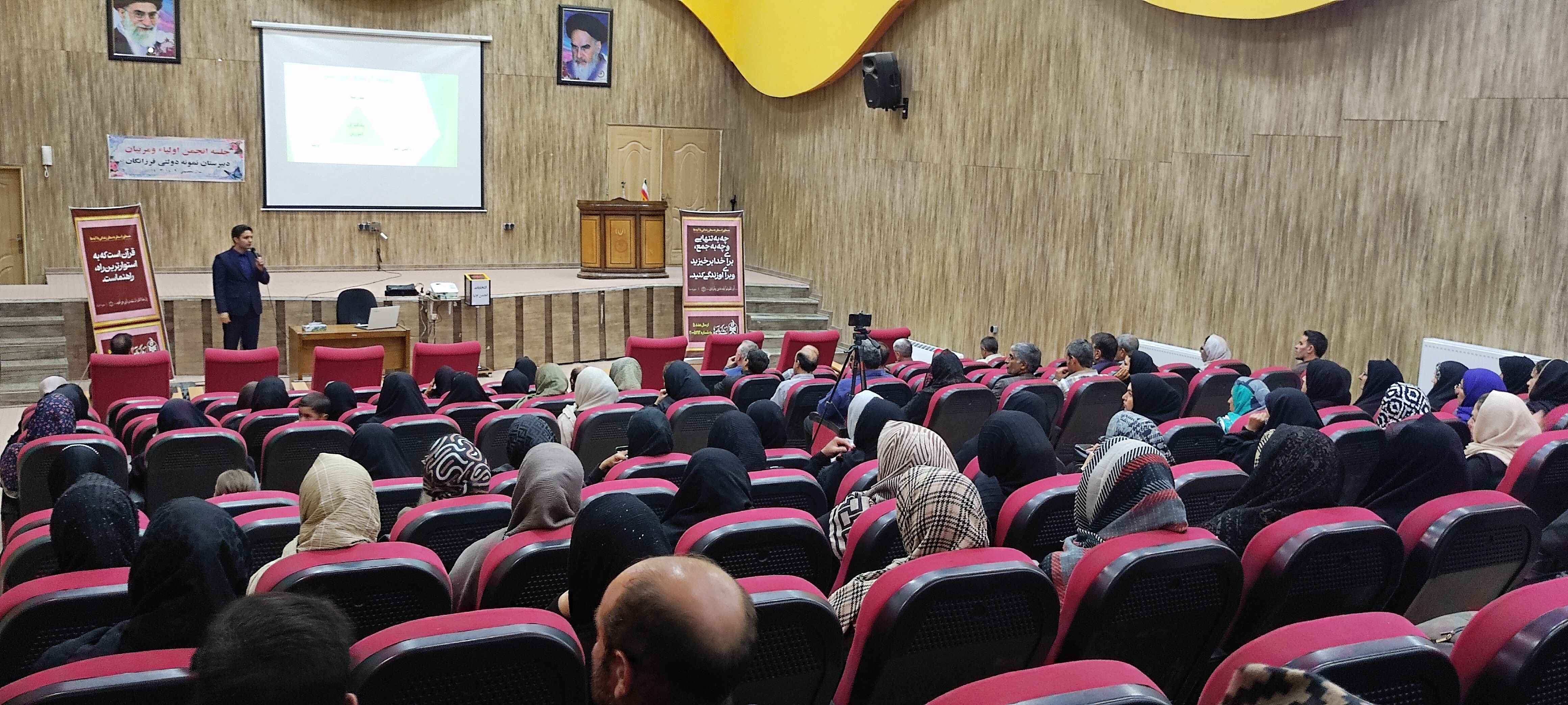 برگزاری جلسه انجمن اولیاء و مربیان دبیرستان نمونه دولتی فرزانگان شیروان