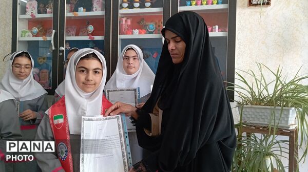 مراسم تجلیل از دانش‌ آموزان و ستاد استقبال آموزش و پرورش بروجرد