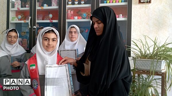 مراسم تجلیل از دانش‌ آموزان و ستاد استقبال آموزش و پرورش بروجرد