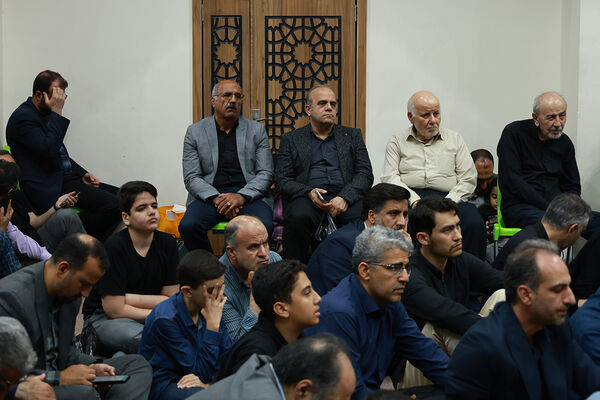 مراسم بزرگداشت شهیدان خدمت در دبیرستان متوسطه دوم امام صادق(ع)