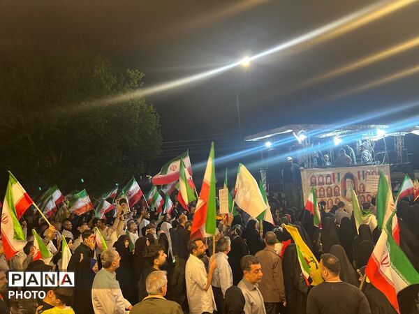 حضور کودکان دوشادوش بزرکان در شصت و ششمین شب از تجمعات مردمی
