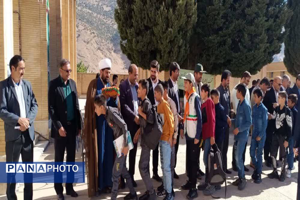 نواخته شدن زنگ مهر در مدارس کهگیلویه و بویراحمد