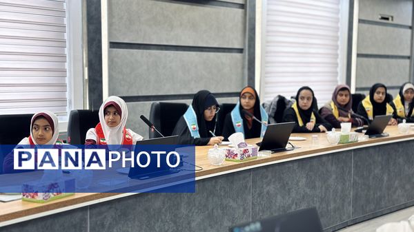 نشست صمیمانه قائم‌مقام سازمان دانش‌آموزی کشور با نمایندگان دانش‌آموزان پیشتاز وخبرنگاران‌پانای استان مرکزی