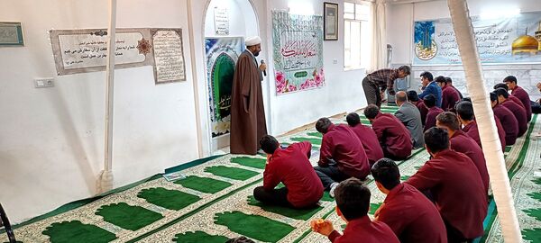جشن ولادت حضرت فاطمه زهرا (س) در دبیرستان نمونه دولتی آیت الله خامنه ای 