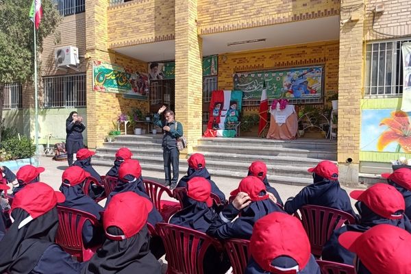 روایت گری جنگ تحمیلی هشت سال دفاع مقدس در دبیرستان دخترانه شاهد قدسیان 