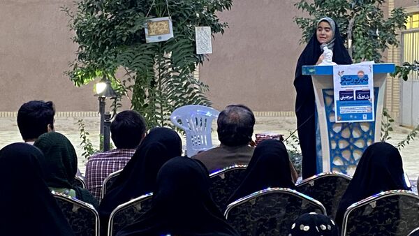محفل شعر در سازمان دانش‌آموزی یزد 