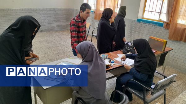 هدایت تحصیلی دانش آموزان پایه نهم دبیرستان میثاق منطقه تبادکان مشهد