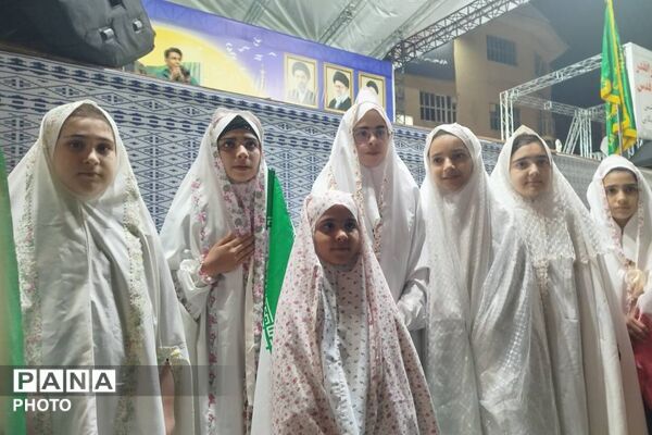 تجلیل از ۱۴ دانش‌آموز دختر برتر حوزه‌های پرورشی شهرستان قدس