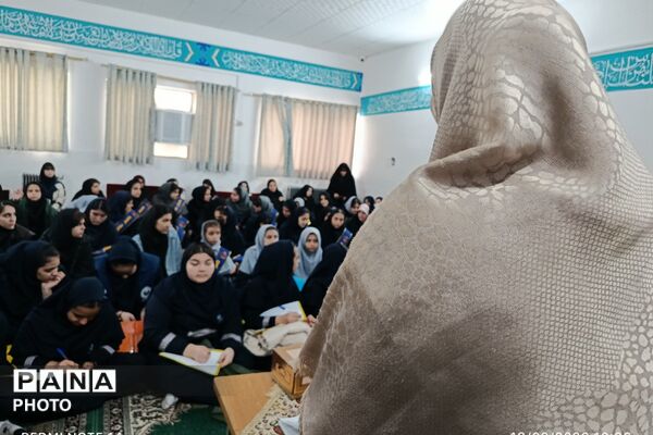 گامی مؤثر در مسیر رشد؛ گردهمایی همیاران مشاور دختر در ابوذر غفاری