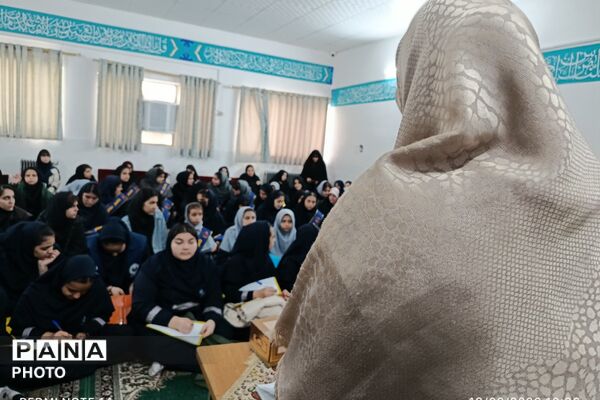 گامی مؤثر در مسیر رشد؛ گردهمایی همیاران مشاور دختر در ابوذر غفاری