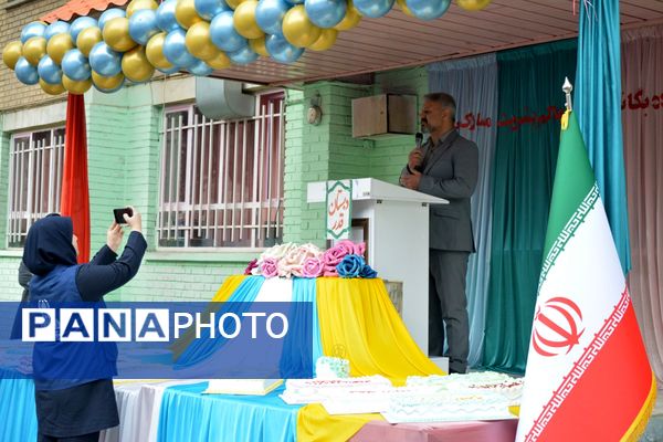 حضور خادمان رضوی در مدرسه قدر بهارستان‌دو