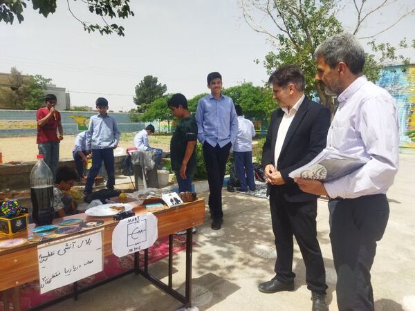 برگزاری جشنواره غذا و بازارچه دانش‌آموزی در دبیرستان نمونه دولتی دانش 