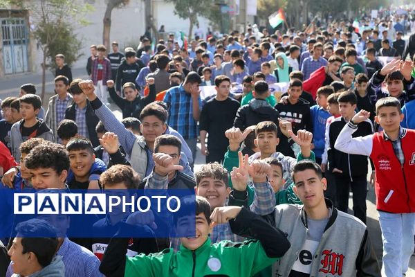 حضور پرشور دانش‌آموزان در راهپیمایی ۱۳آبان منطقه کهریزک 