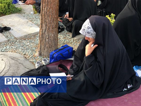 برپایی مراسم دعای عرفه در گلستان شهدای اصفهان