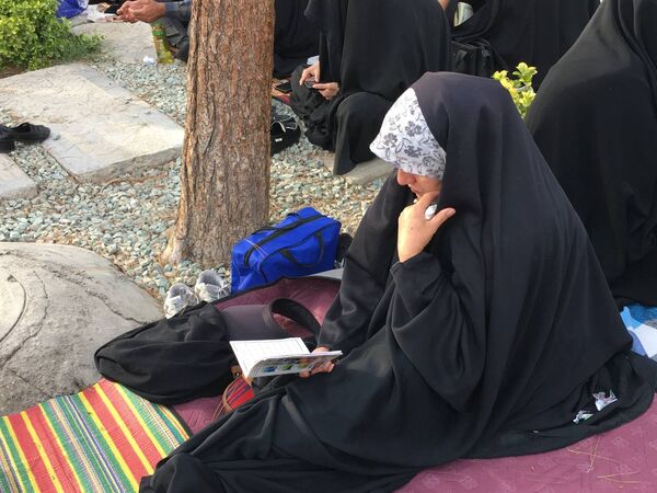 برپایی مراسم دعای عرفه در گلستان شهدای اصفهان