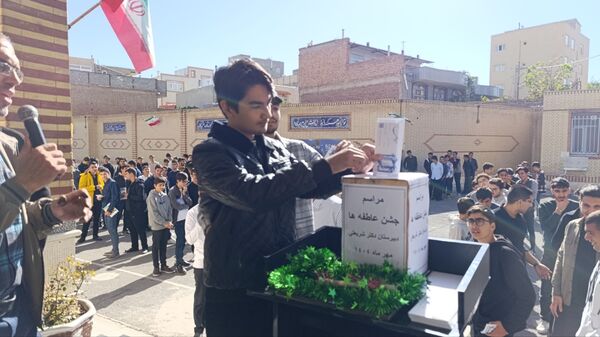 جشن عاطفه‌ها در مدرسه شریعتی اسکو